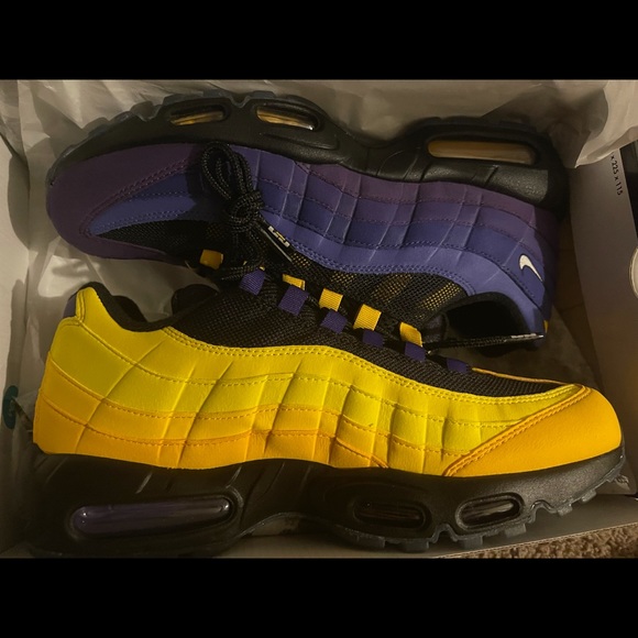 LEBRON JAMES AIR MAX 95